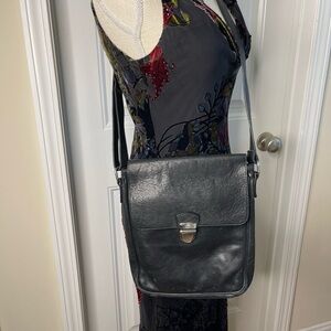 IN PELL ITALIAN LEATHER ADJUSTABLE CROSS BODY BAG